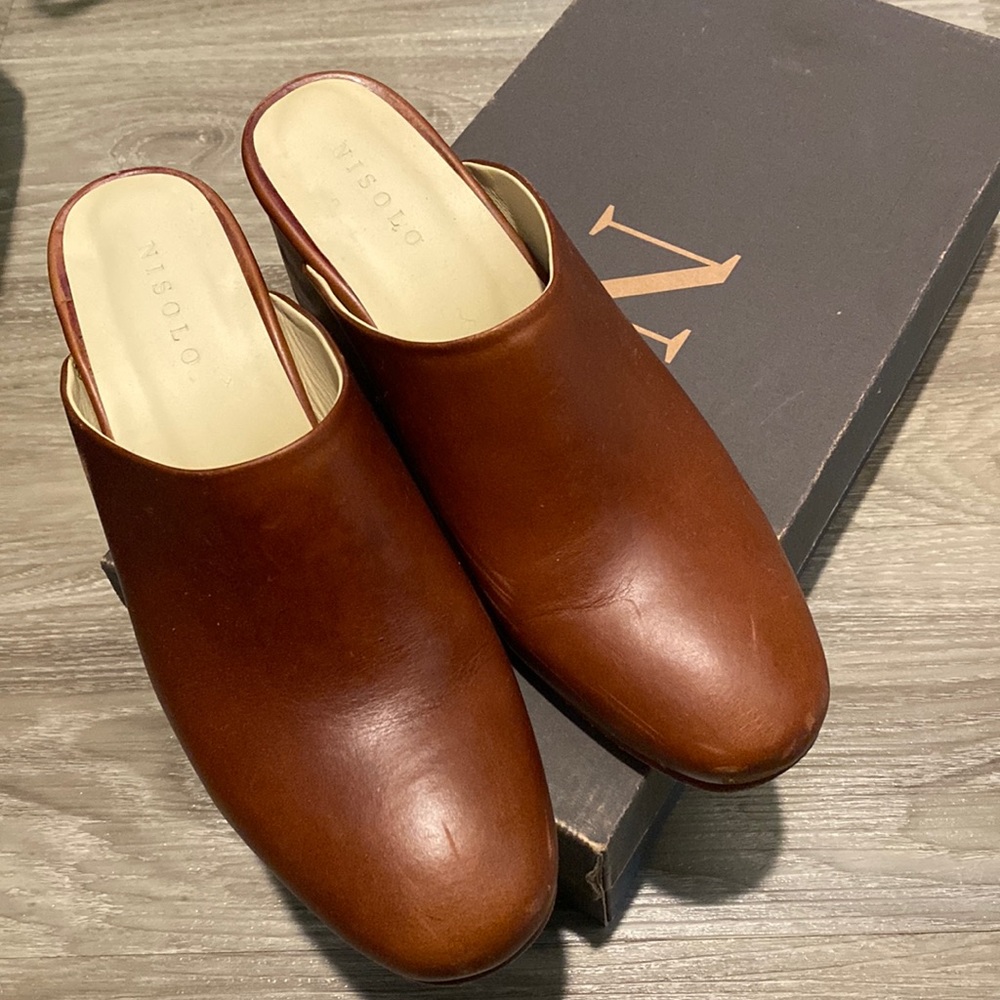 7.5 Nisolo dark brown clogs